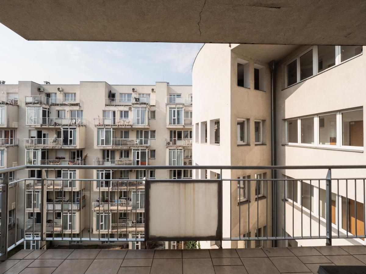 Cozy With Big Balcony And Ac * Boedapest