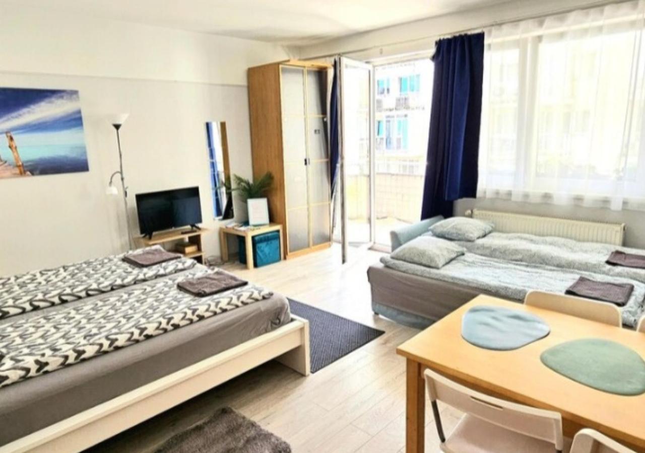 Cozy With Big Balcony And Ac Apartment